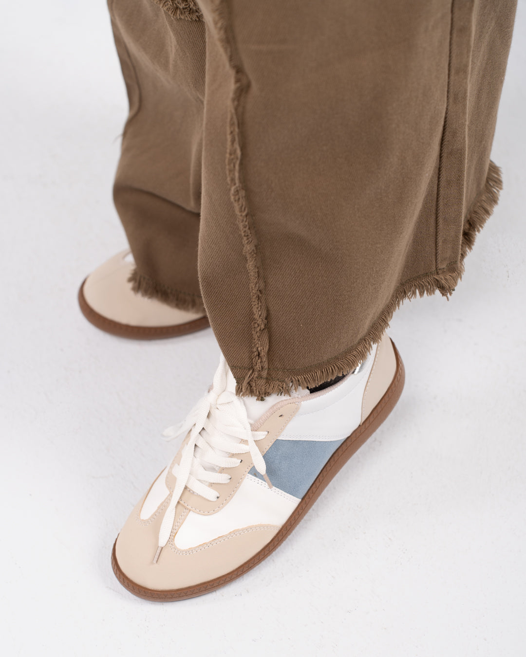 أحذية نسائية مسطحة