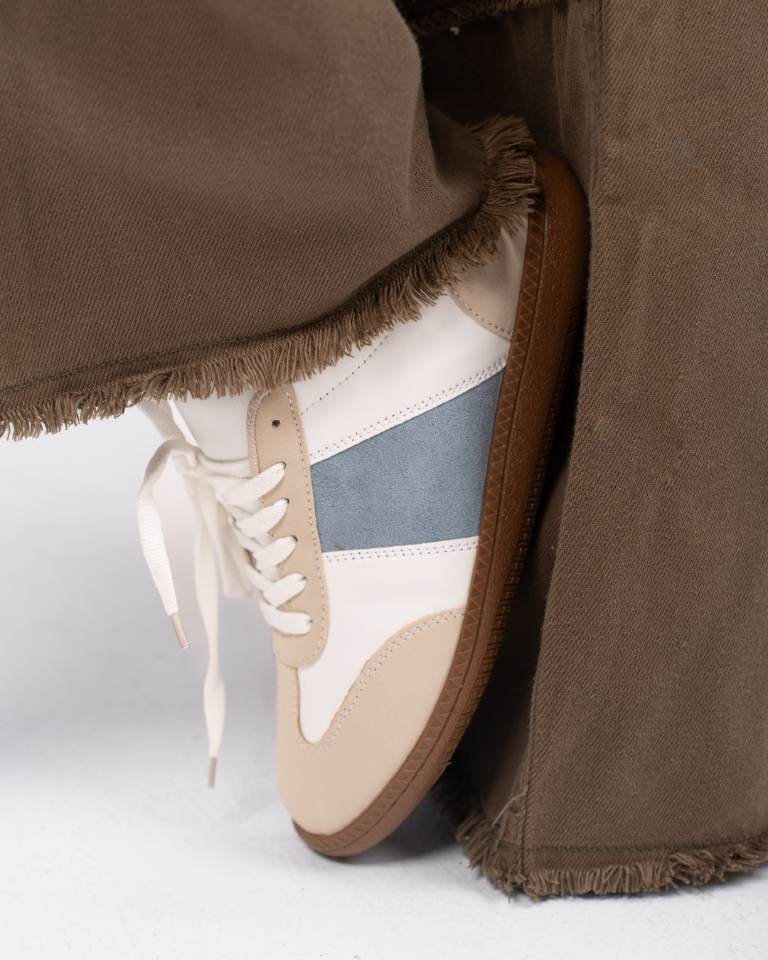 أحذية نسائية مسطحة