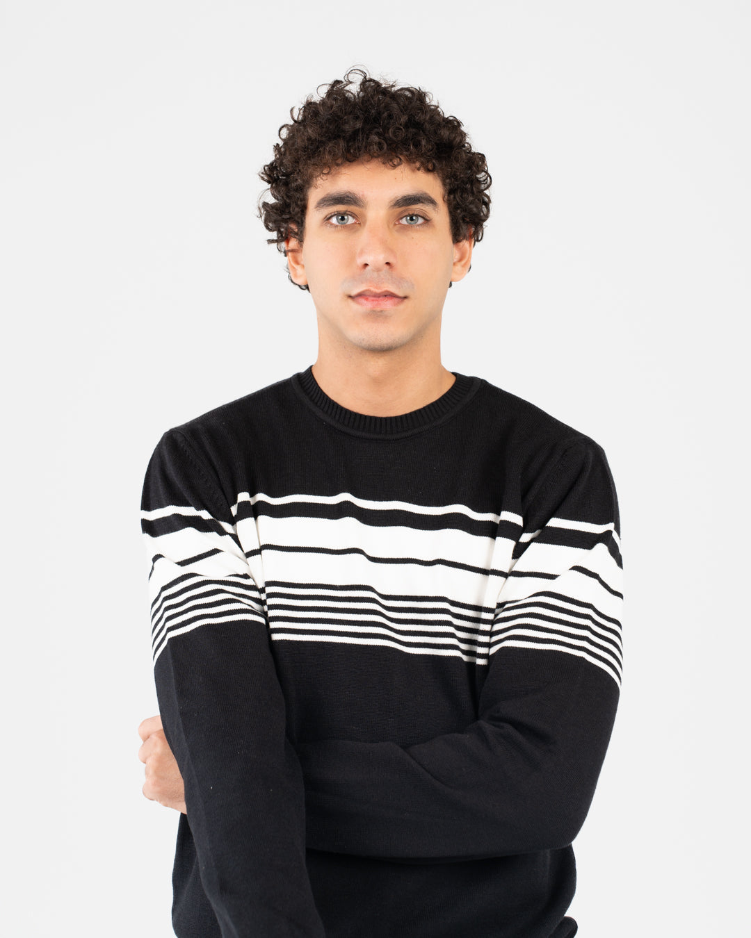 بلوفر رجالي برقبة دائرية