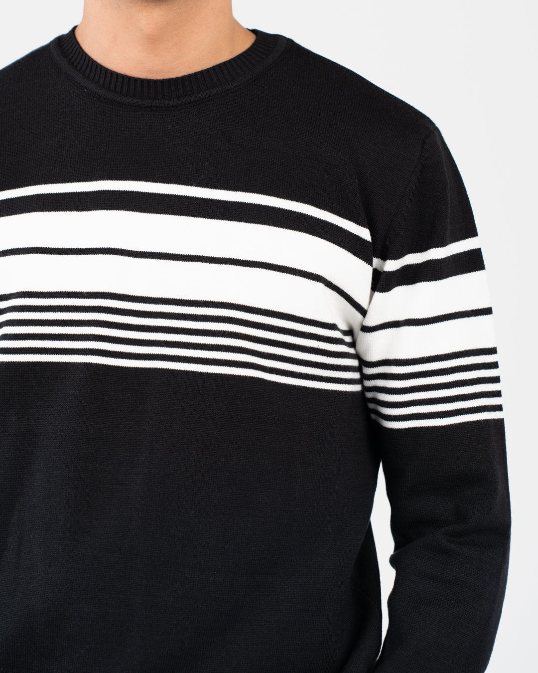 بلوفر رجالي برقبة دائرية