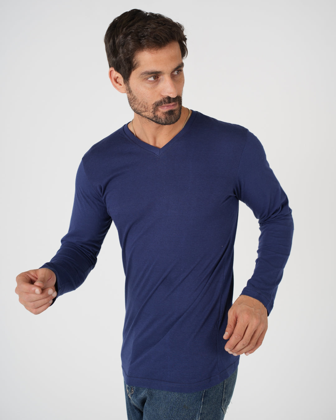 تي شيرت سادة برقبة V