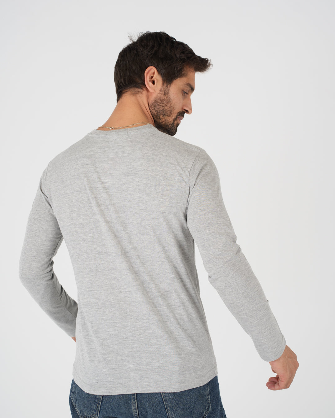 تي شيرت سادة برقبة V