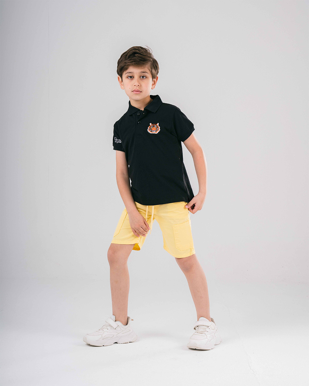 تي شيرت بولو مطرز للأولاد