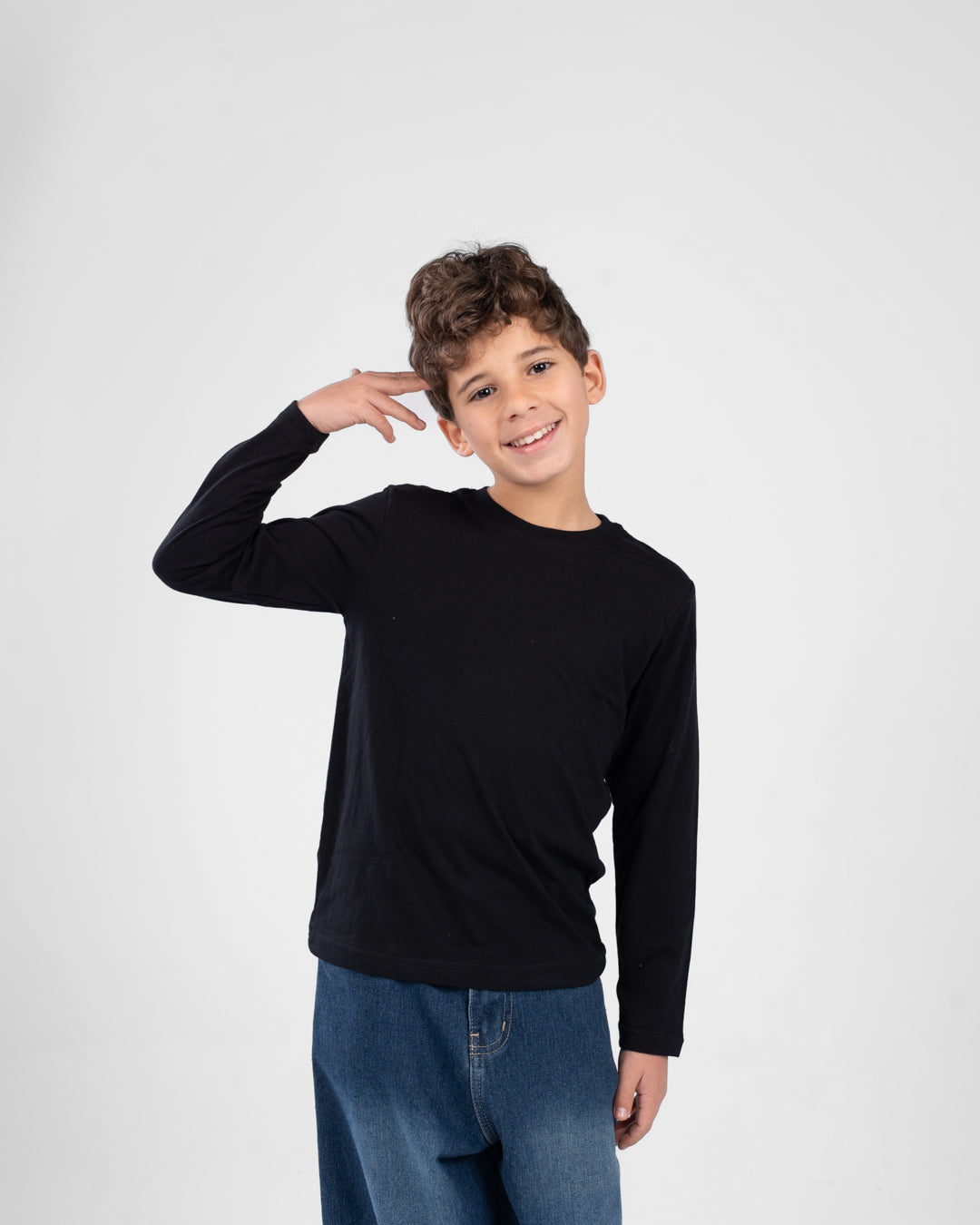 Boys long-sleeve roundneck t-shirt