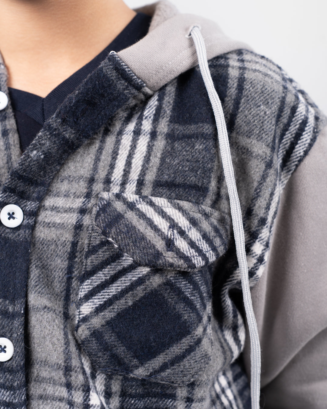 قميص كاروهات أولادي مع غطاء الرأس