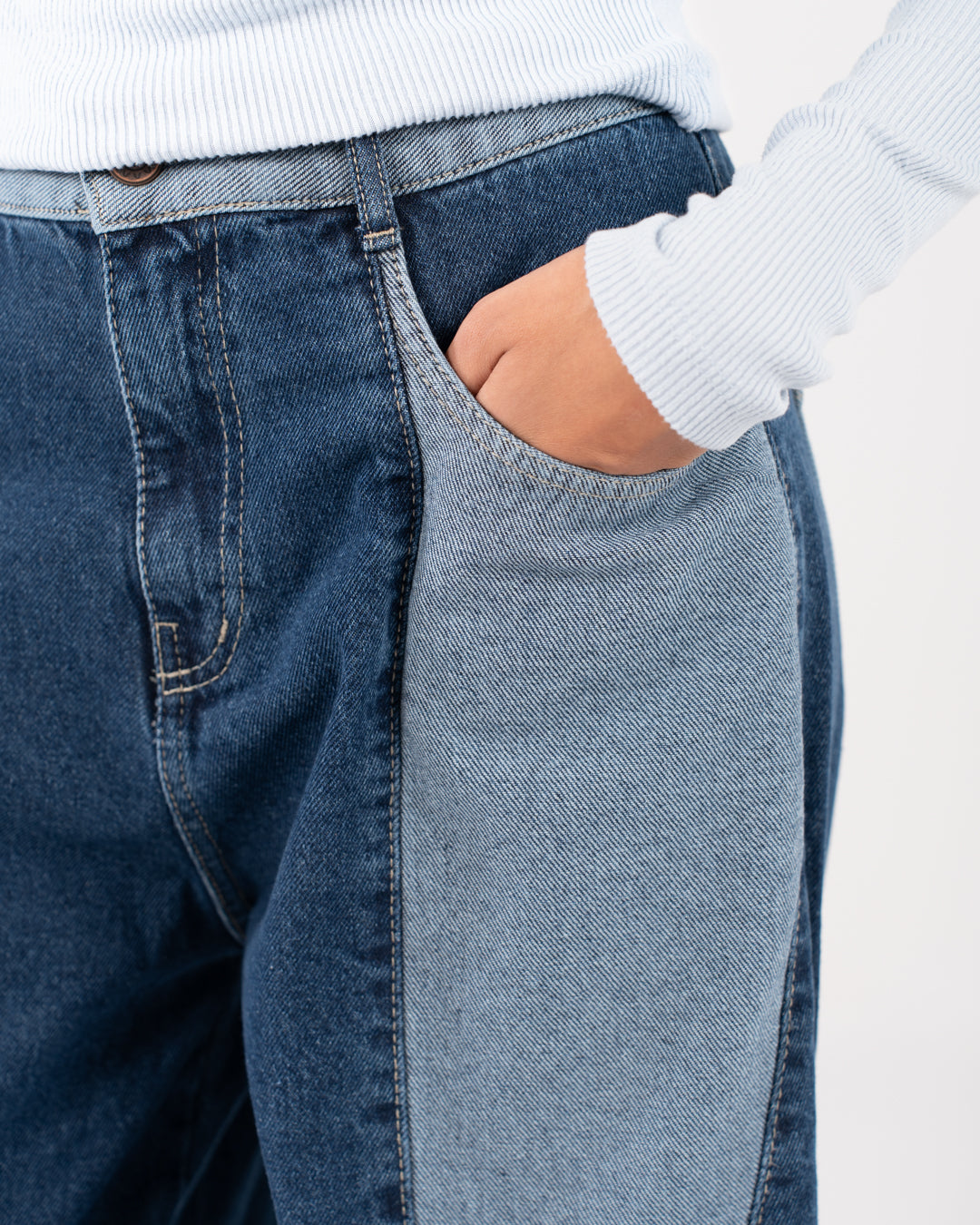 بنطلون جينز نسائي مناسب للأمهات