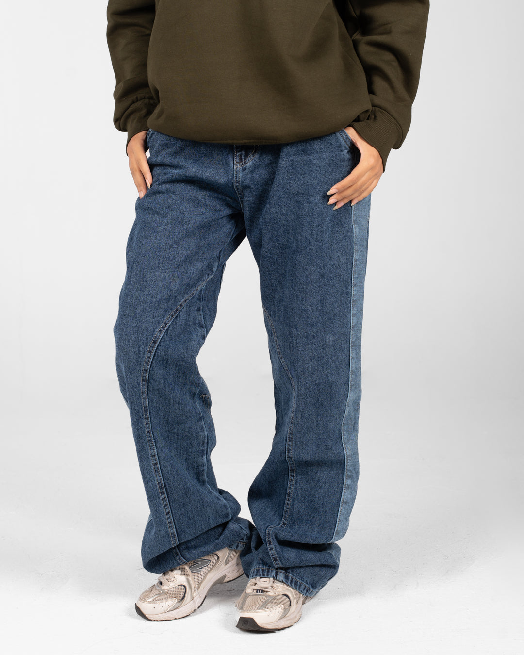 بنطلون جينز واسع الساق