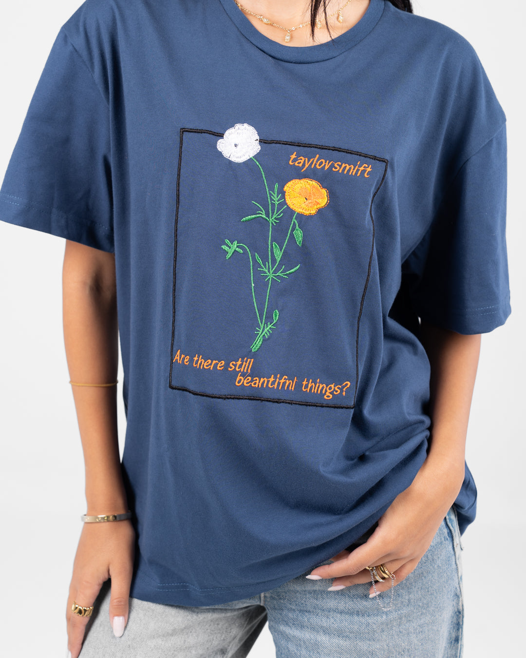 تي شيرت مطرز للنساء