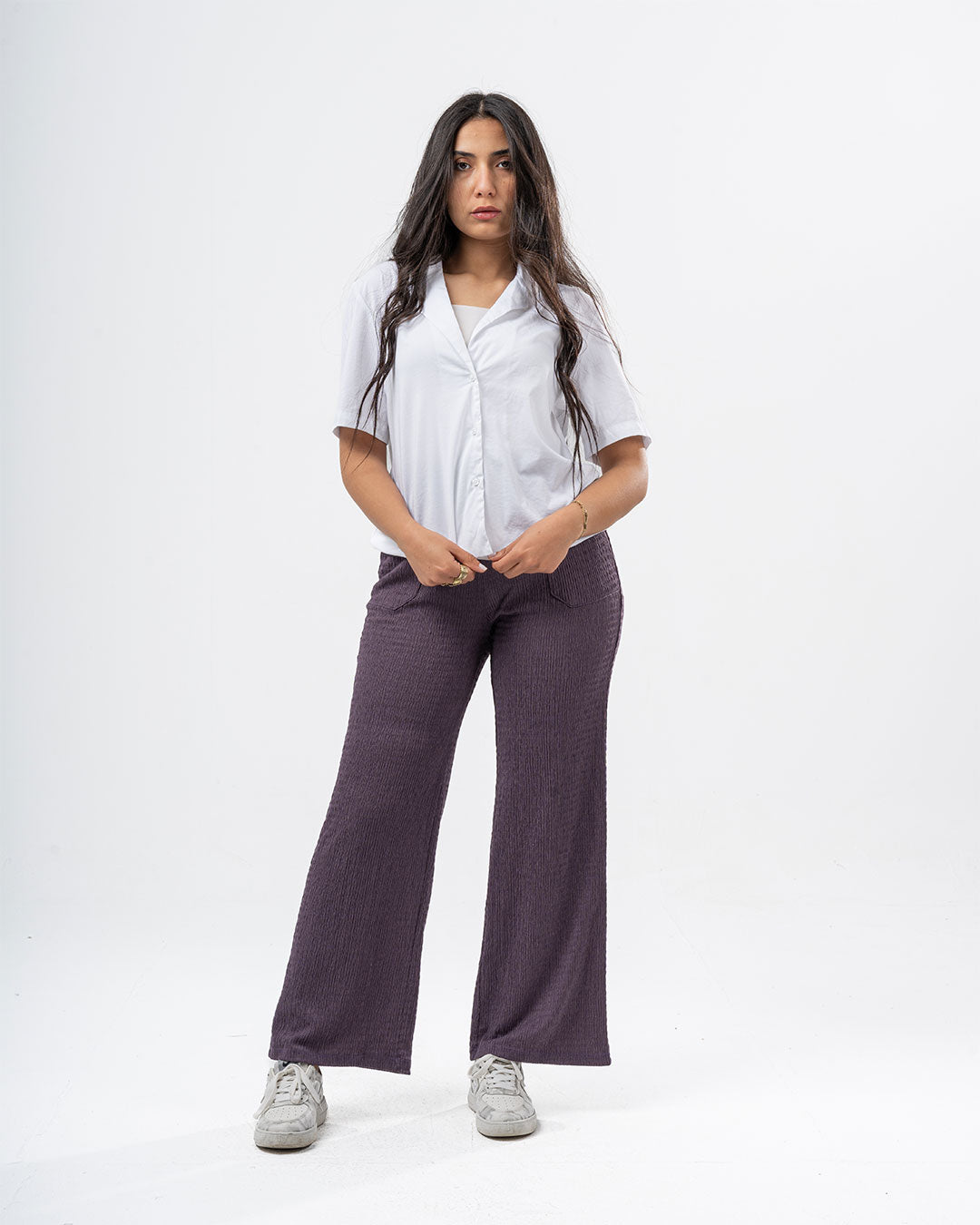 بلوزة نسائية بأكمام نصفية