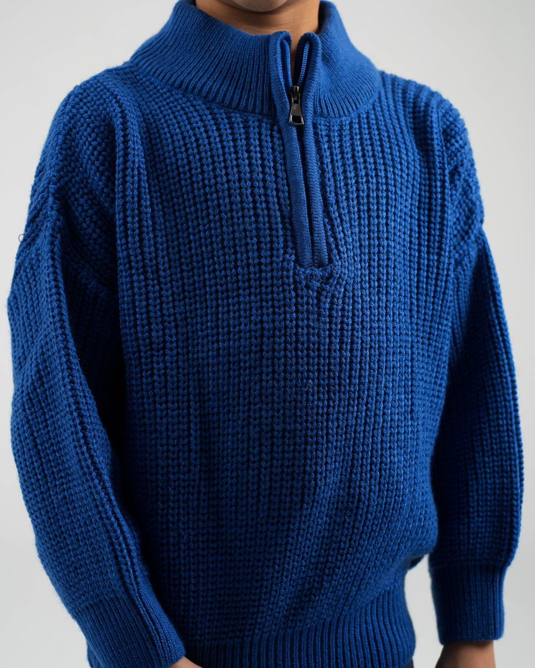 بلوفر بياقة سوستة