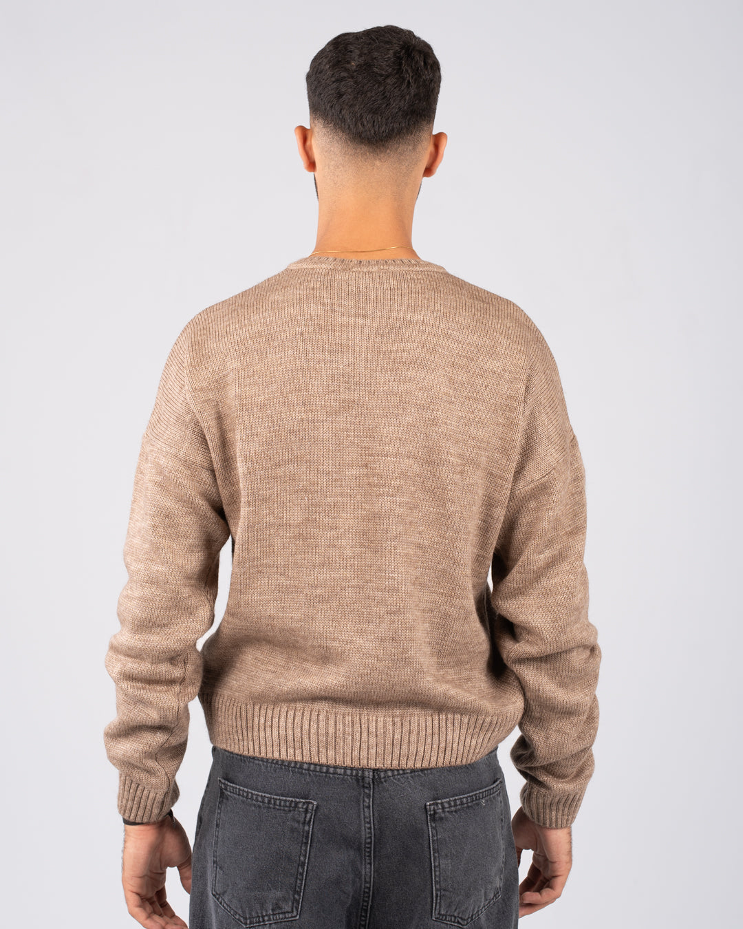 بلوفر رجالي برقبة دائرية