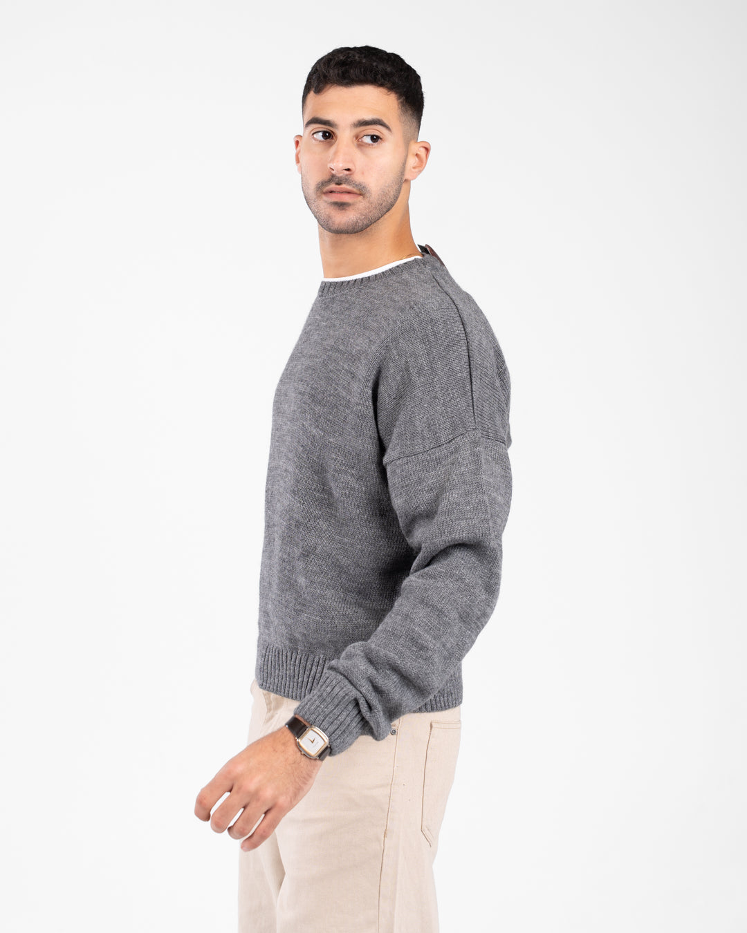 بلوفر رجالي برقبة دائرية