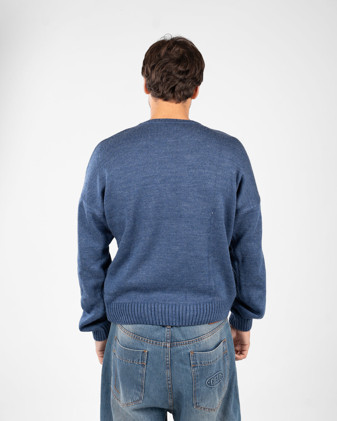 بلوفر رجالي برقبة دائرية