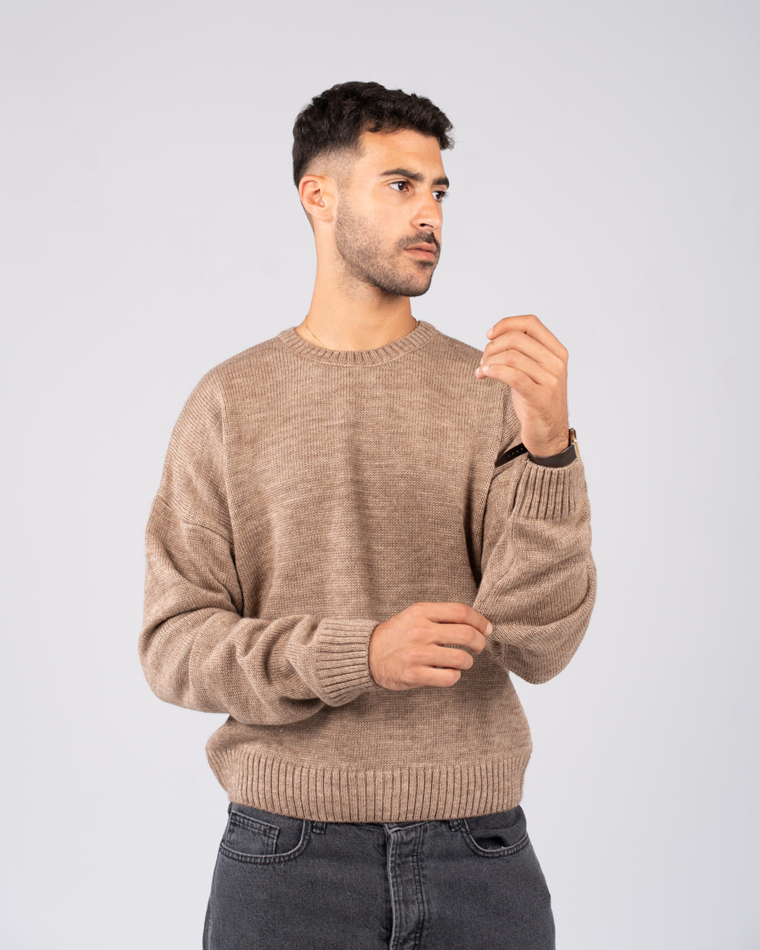 بلوفر رجالي برقبة دائرية