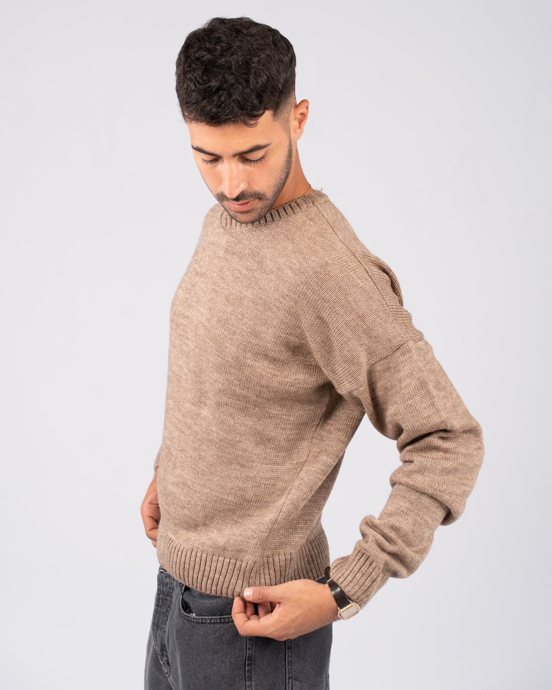 بلوفر رجالي برقبة دائرية