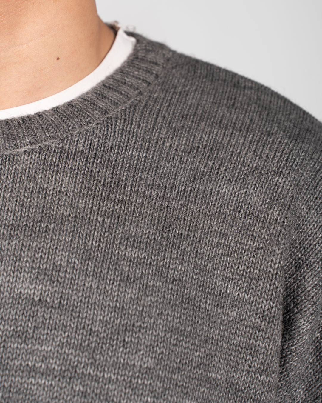 بلوفر رجالي برقبة دائرية