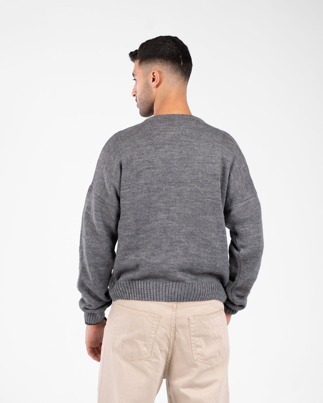 بلوفر رجالي برقبة دائرية