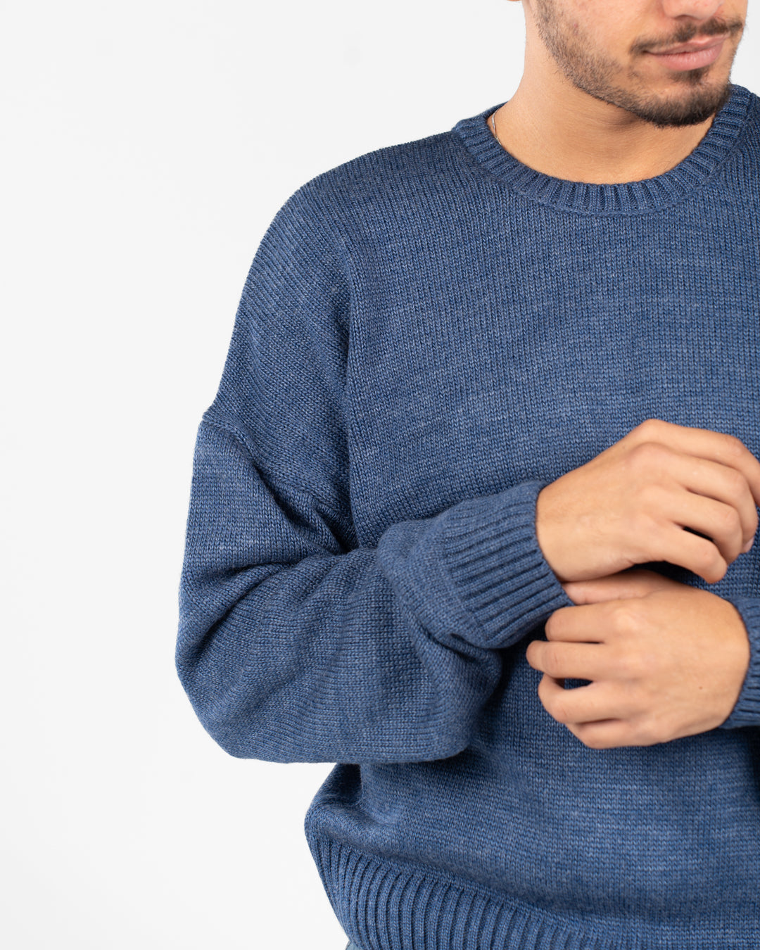 بلوفر رجالي برقبة دائرية