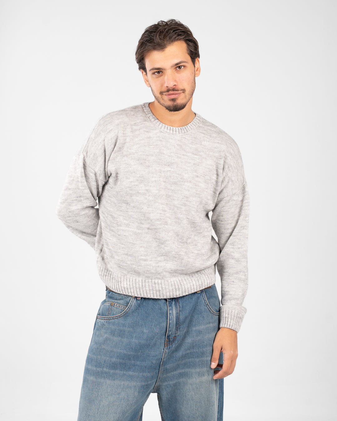 بلوفر رجالي برقبة دائرية