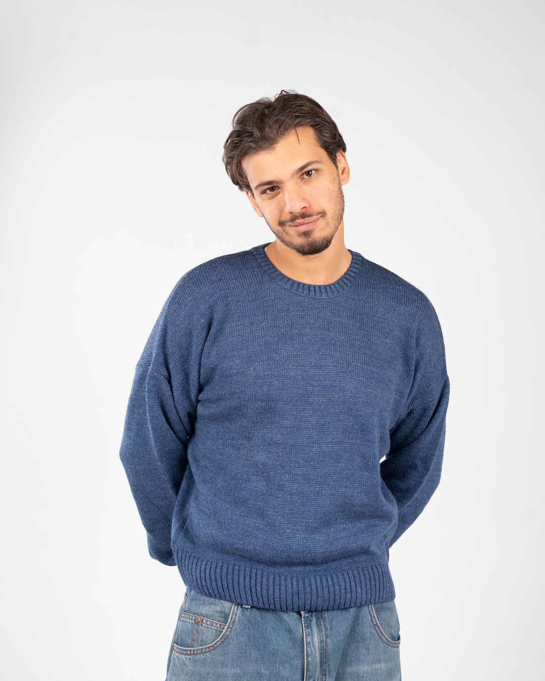 بلوفر رجالي برقبة دائرية