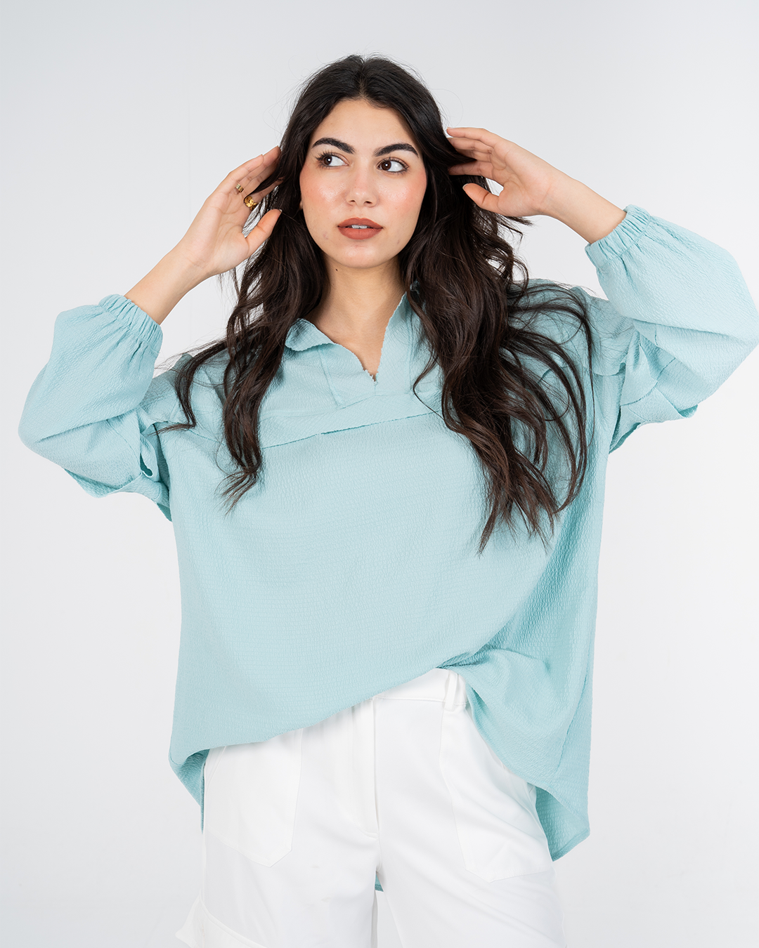 بلوزة بأكمام طويلة