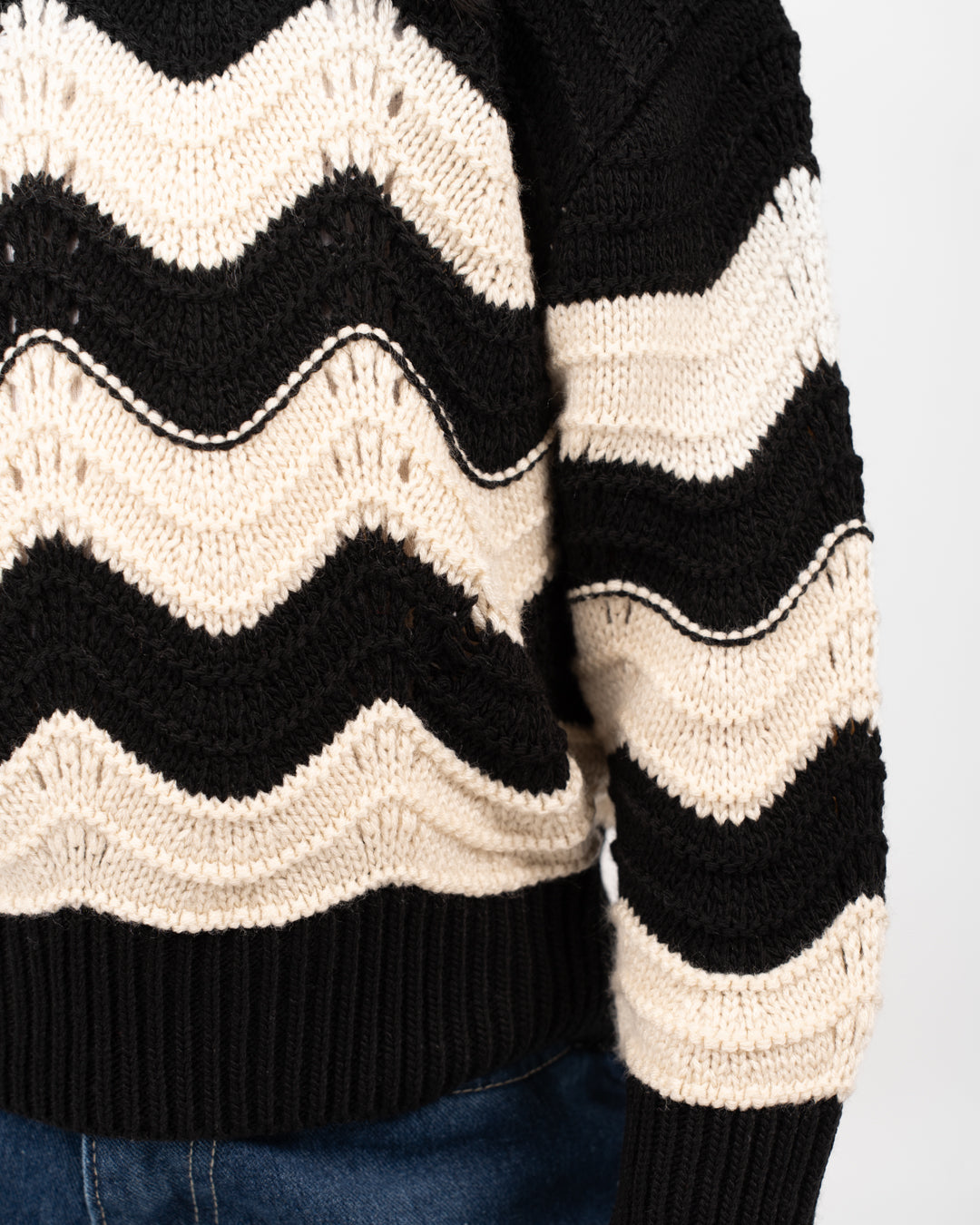 بلوفر محبوك مخطط