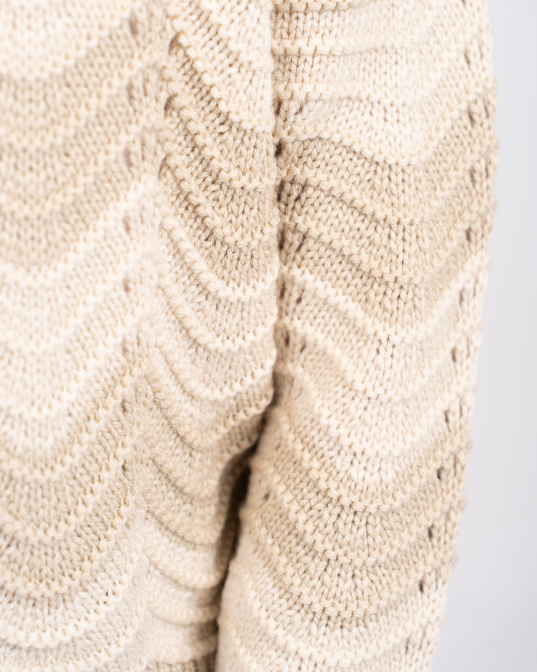 بلوفر محبوك مخطط