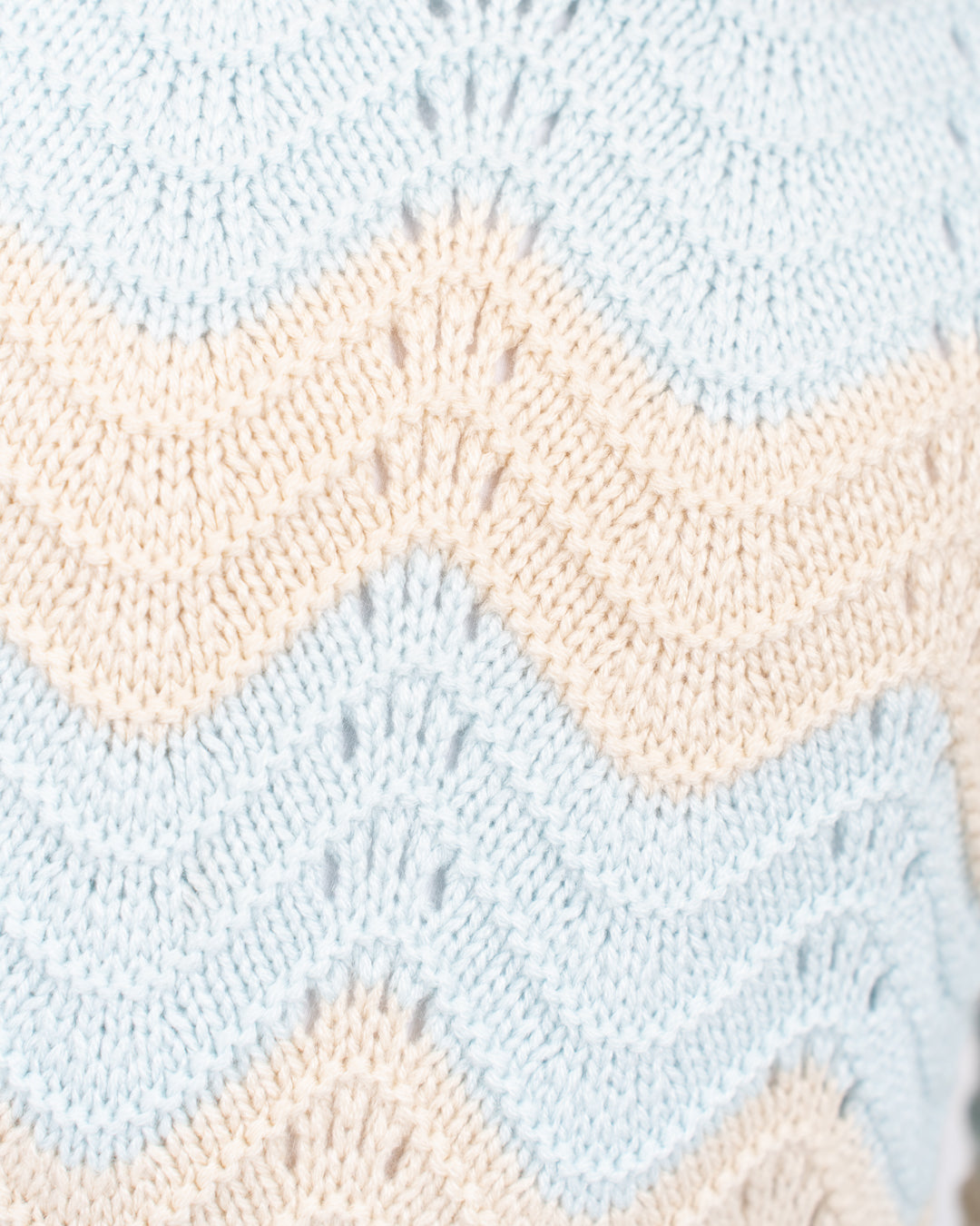 بلوفر محبوك مخطط