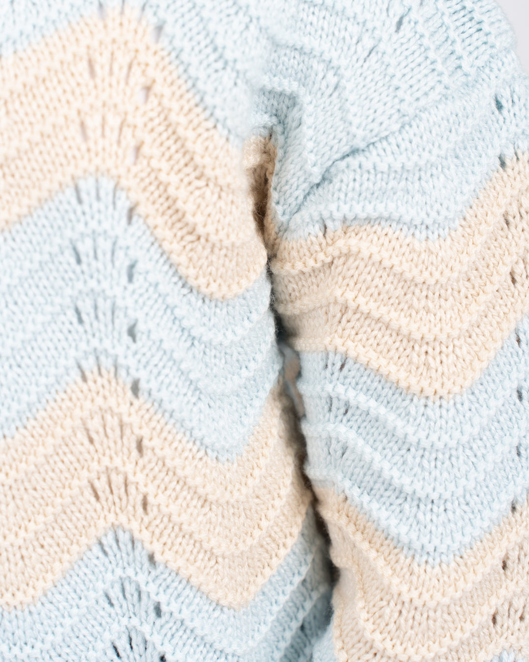 بلوفر محبوك مخطط