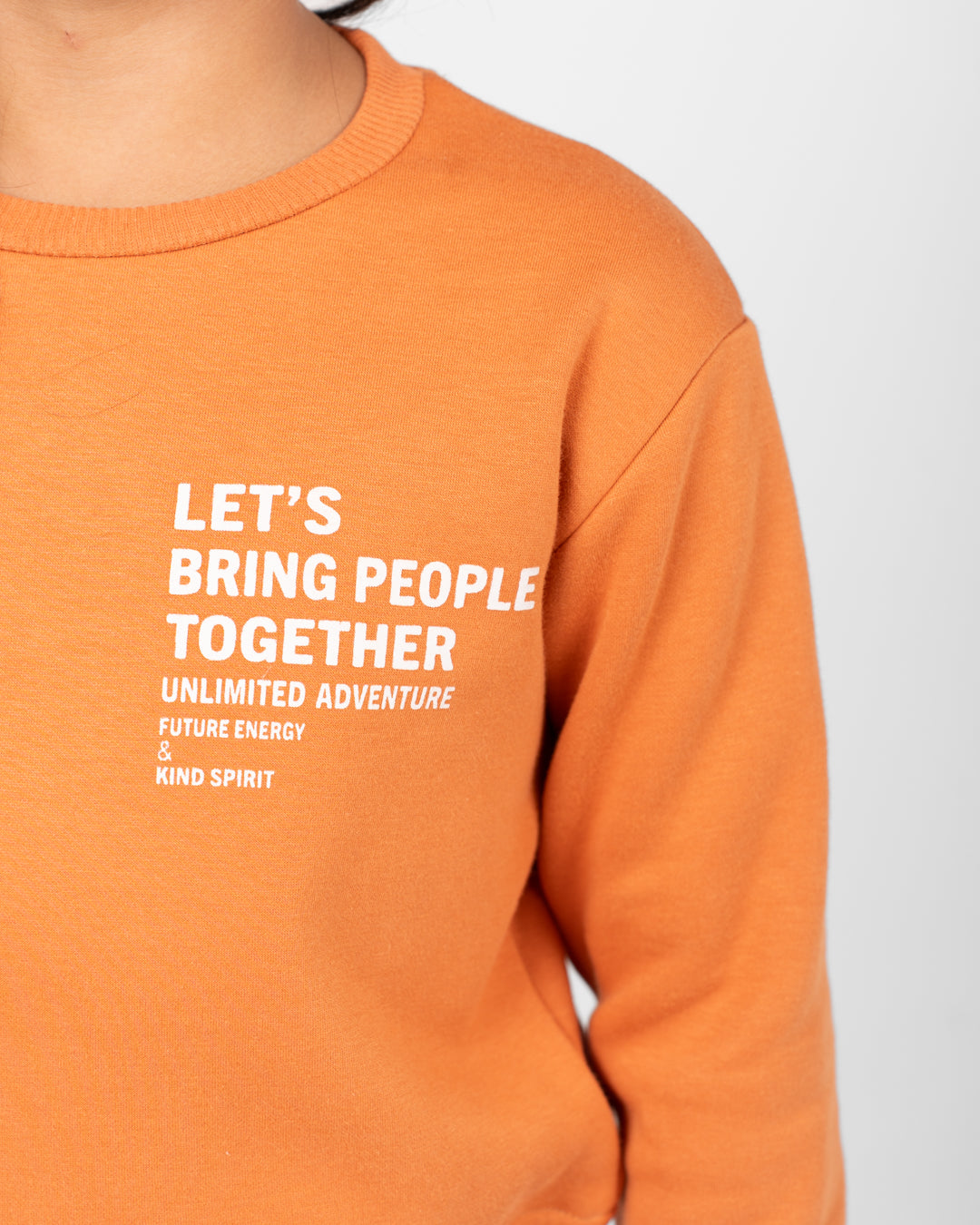 سويت شيرت مطبوع عليه صورة فتاة