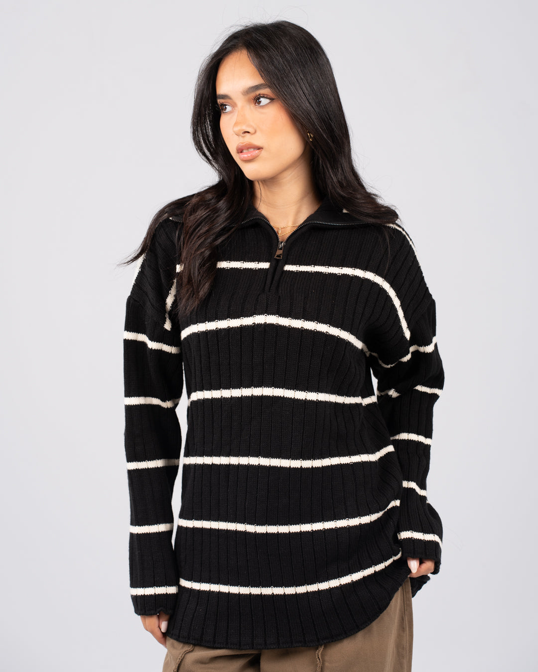 بلوفر نسائي بنصف سحاب