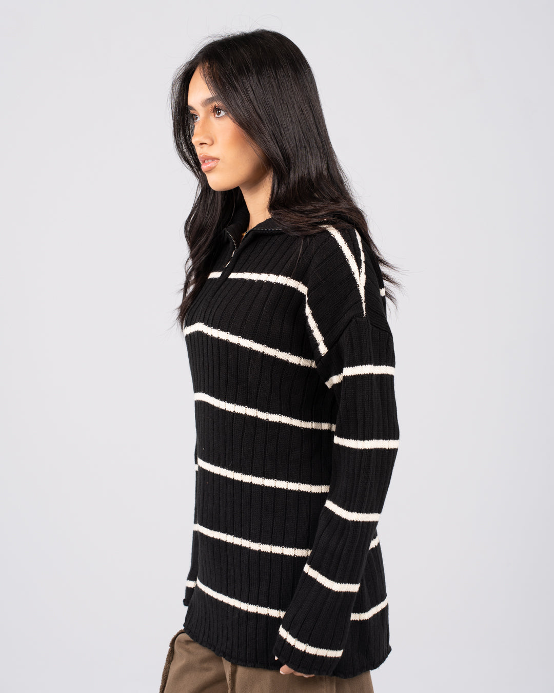 بلوفر نسائي بنصف سحاب