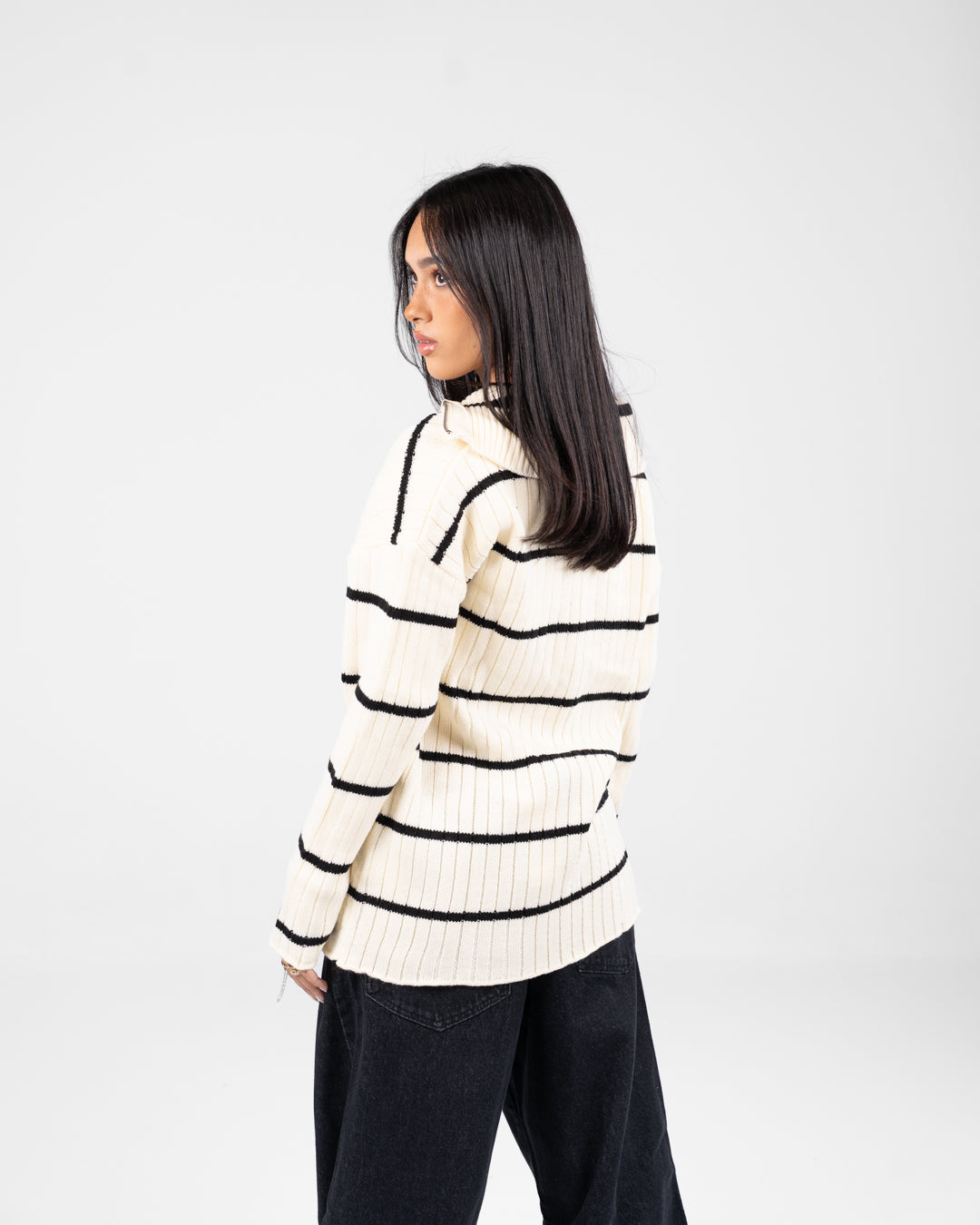 بلوفر نسائي بنصف سحاب