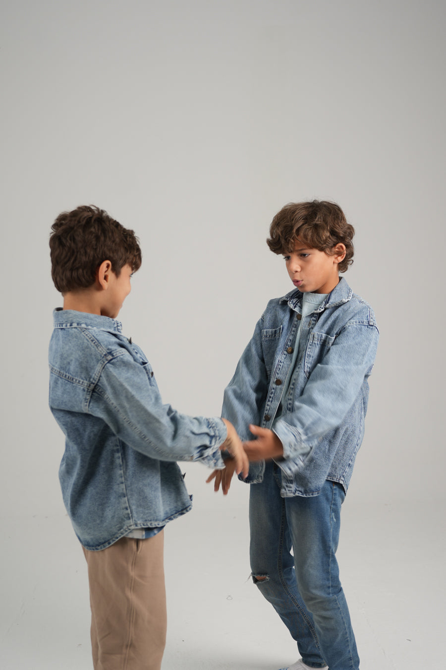 قميص جينز بجيبين