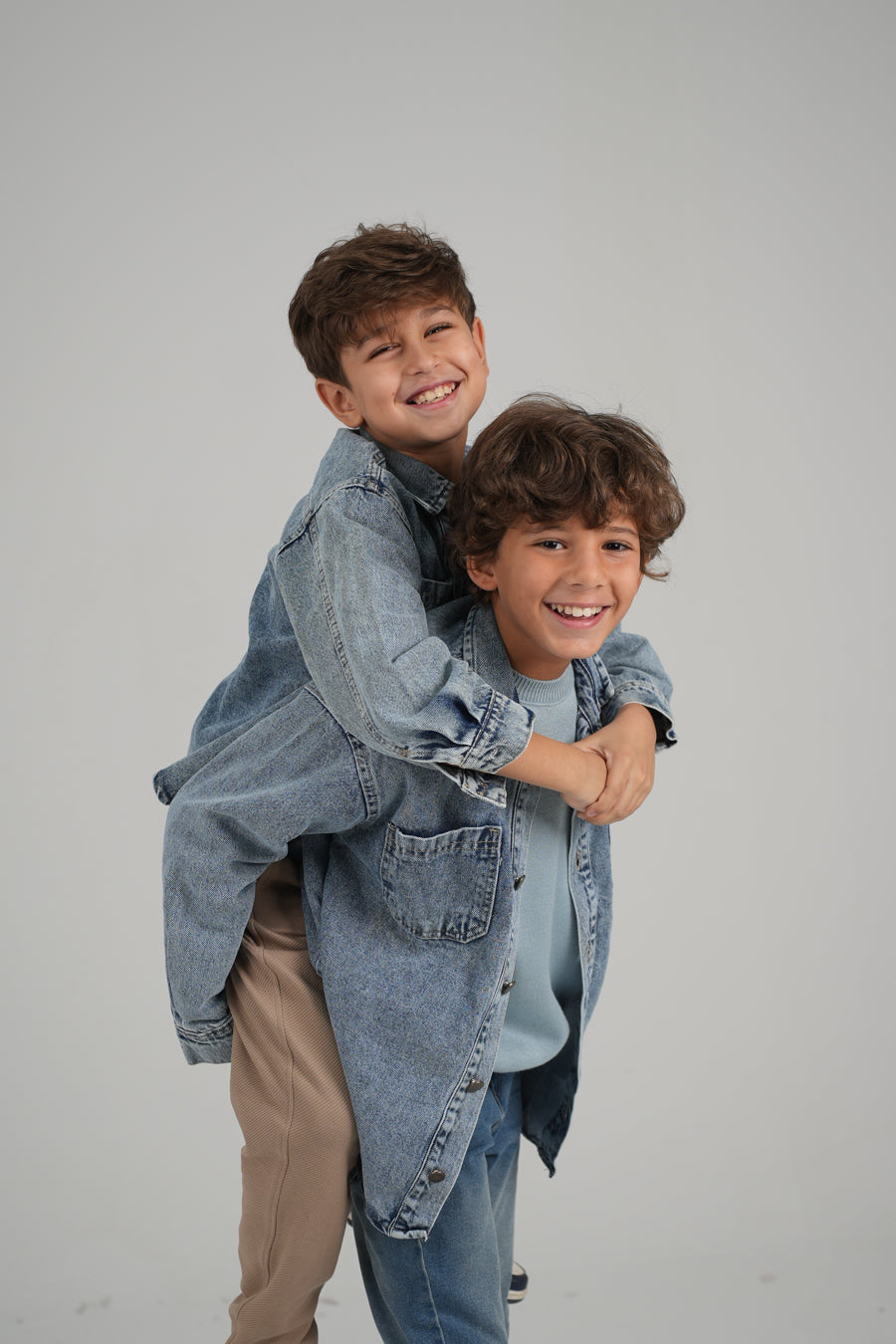 قميص جينز بجيبين