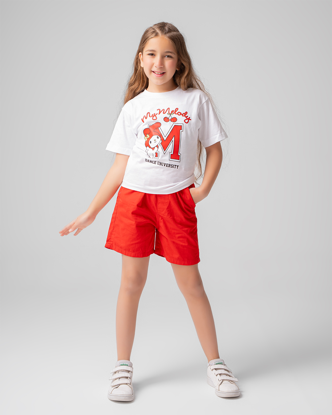 تي شيرت مطبوع عليه "ميلودي"