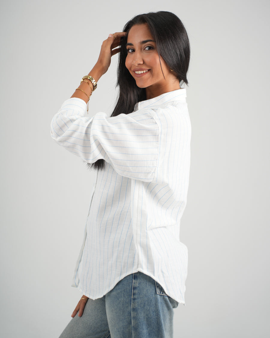 بلوزة بأكمام طويلة