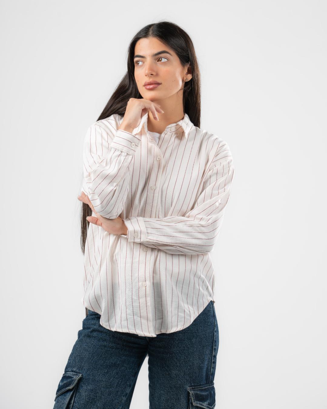 بلوزة بأكمام طويلة