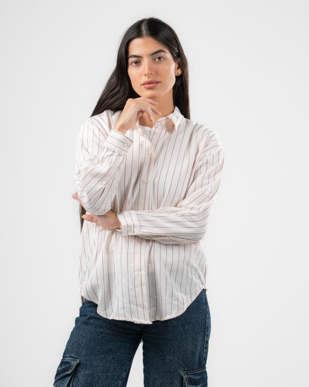 بلوزة بأكمام طويلة