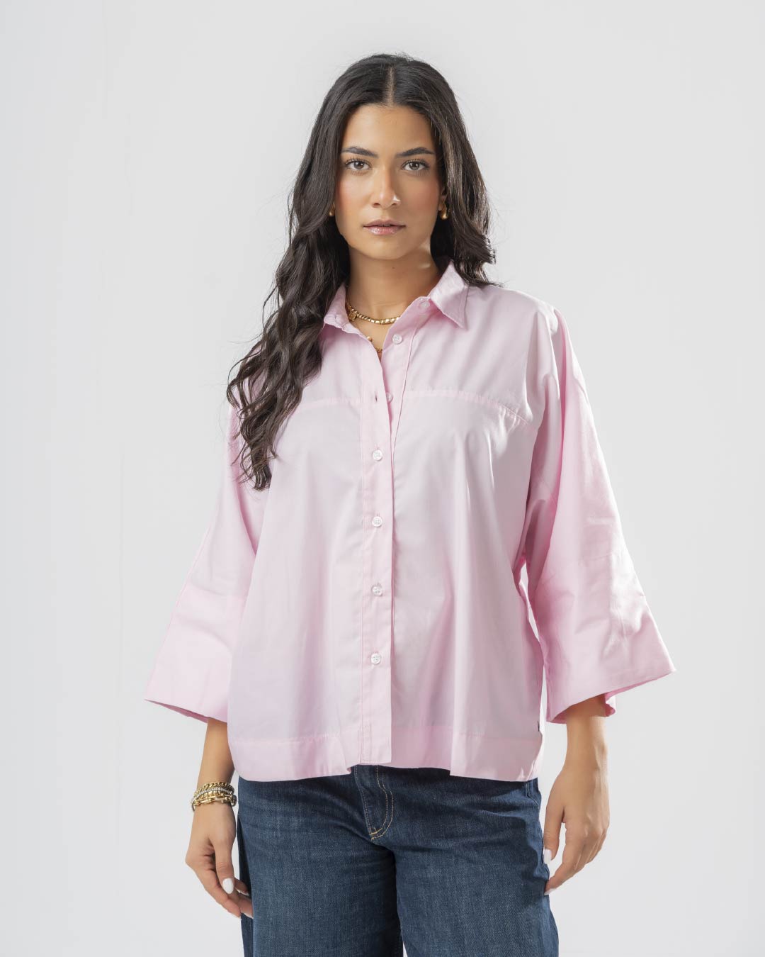 بلوزة بأكمام نصفية