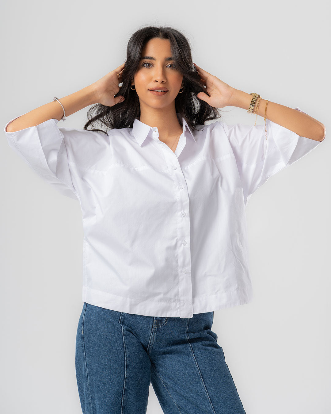 بلوزة بأكمام نصفية