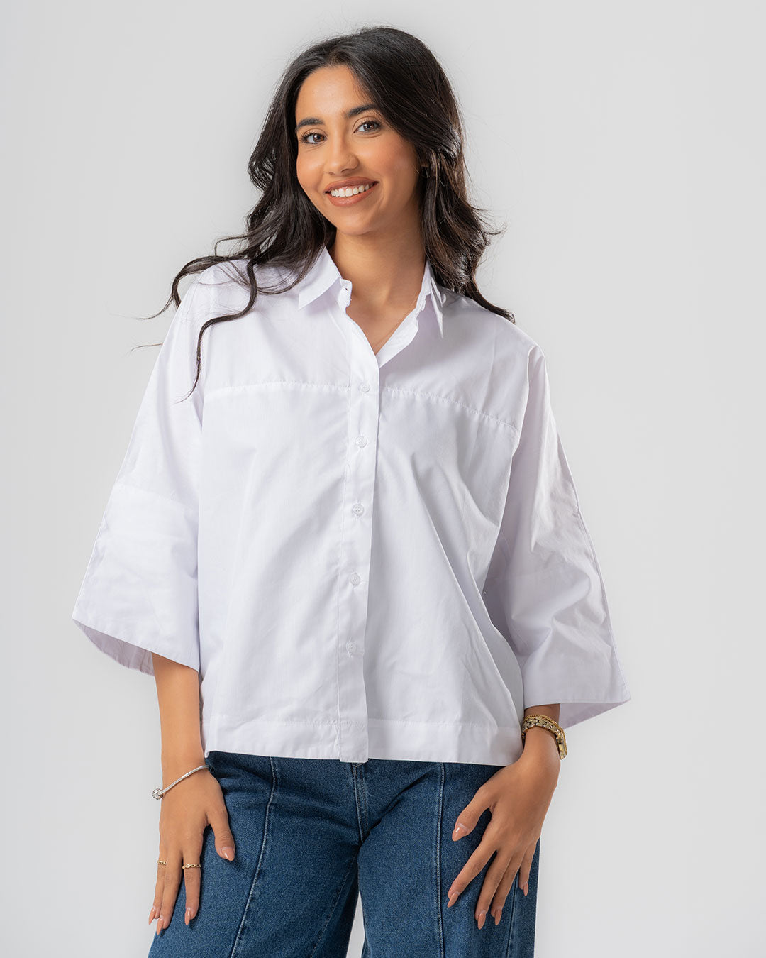 بلوزة بأكمام نصفية