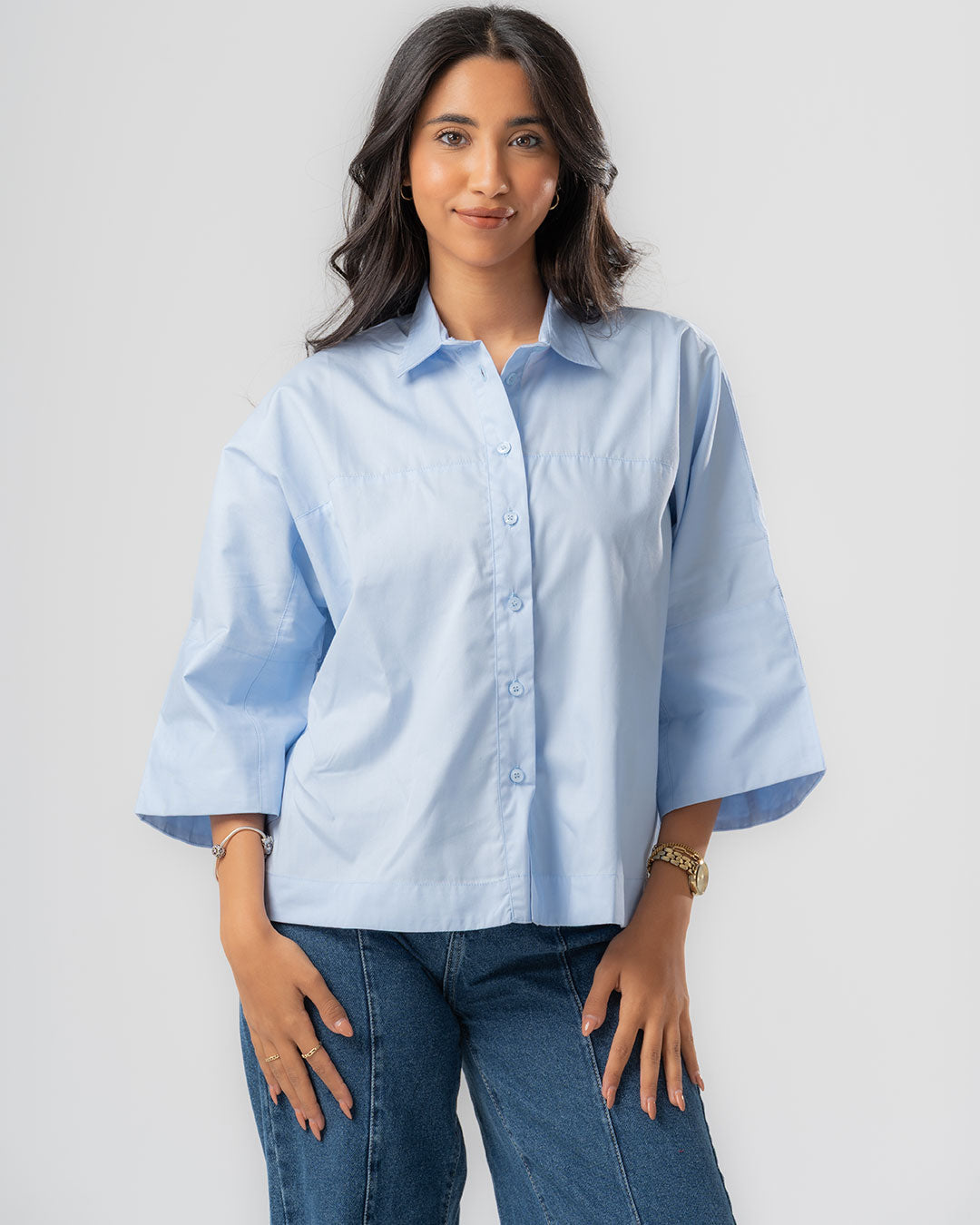 بلوزة بأكمام نصفية