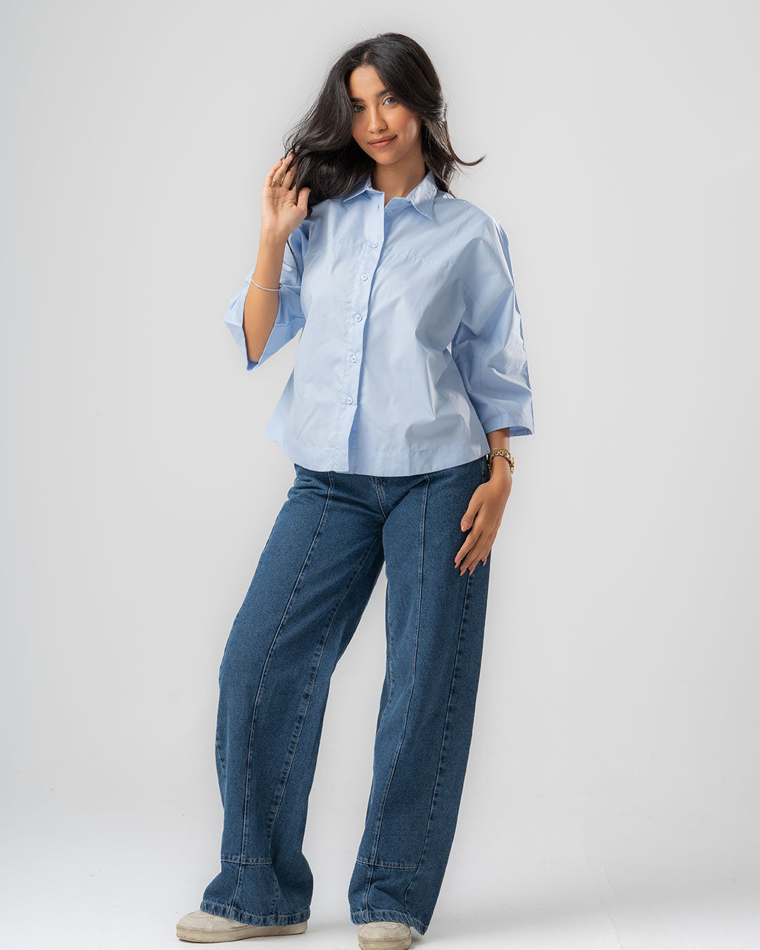 بلوزة بأكمام نصفية