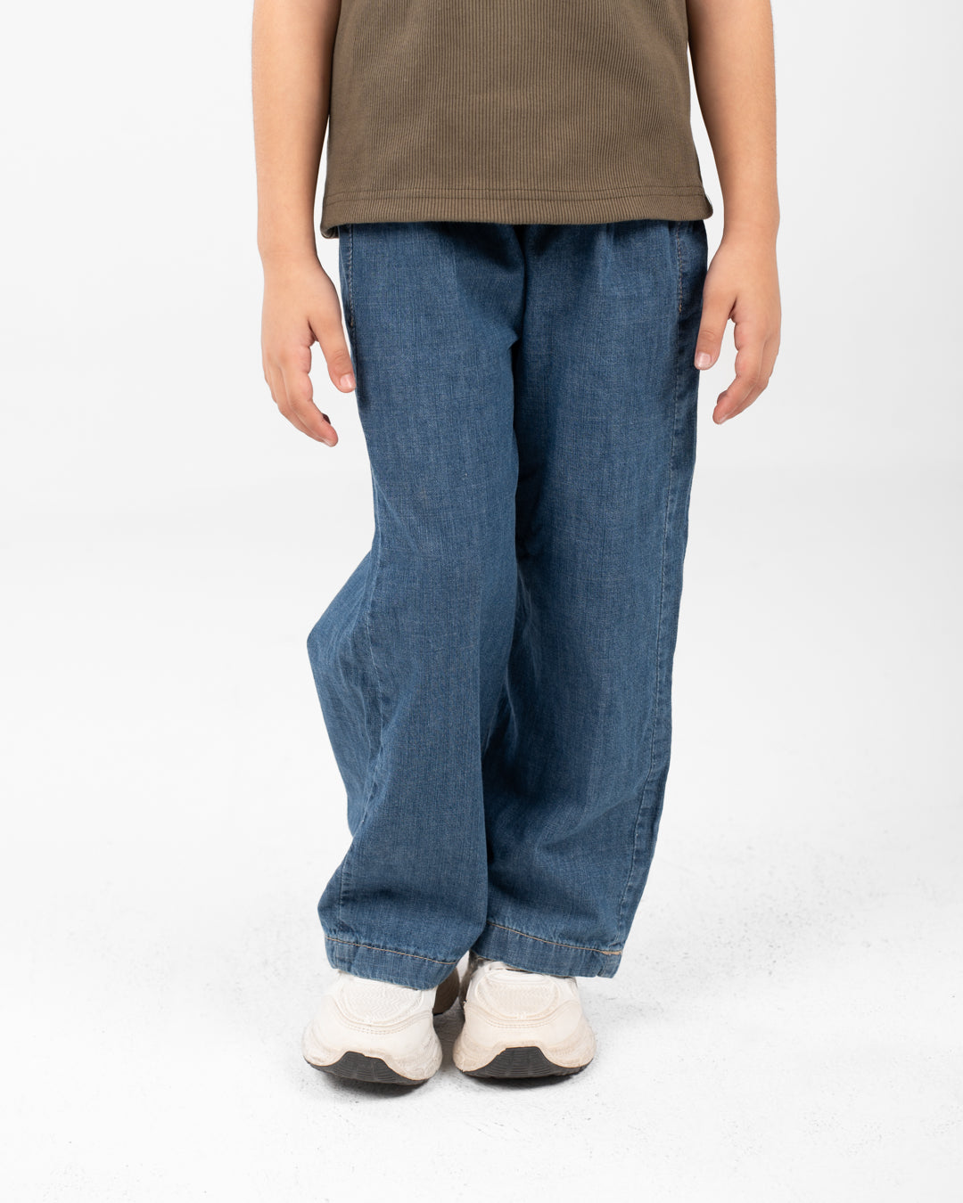 بنطال جينز واسع الساق