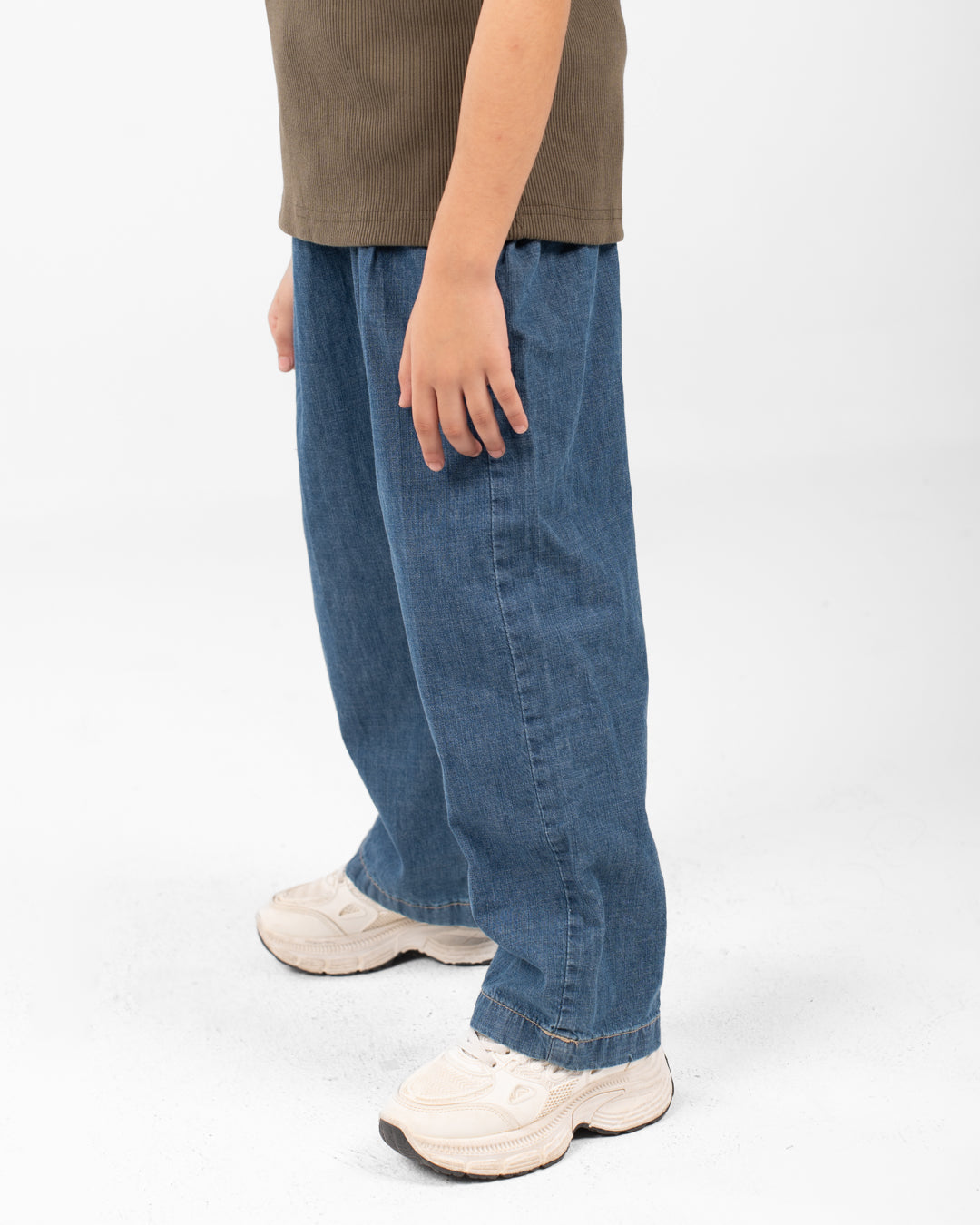 بنطال جينز واسع الساق