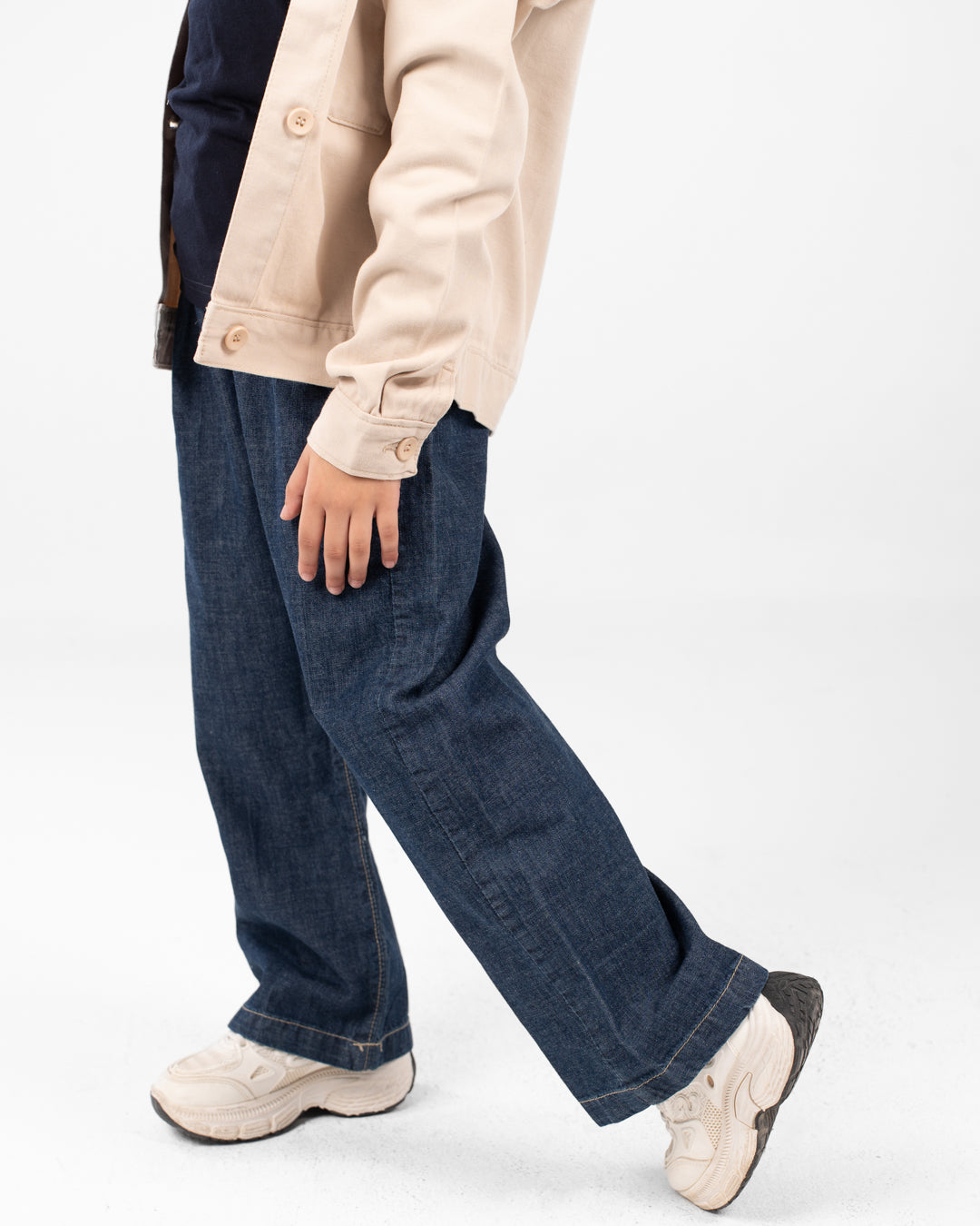 بنطال جينز واسع الساق