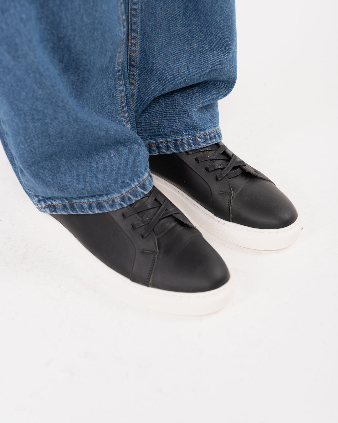 أحذية مسطحة للرجال