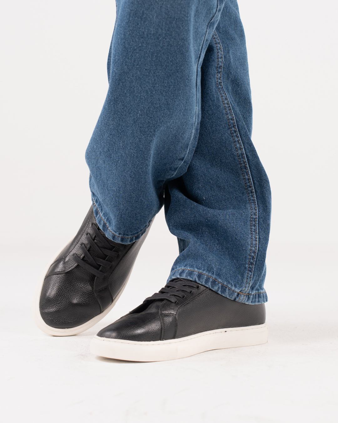 أحذية مسطحة للرجال