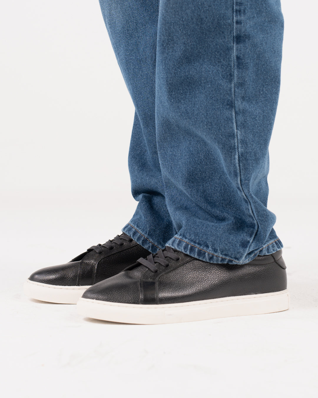 أحذية مسطحة للرجال